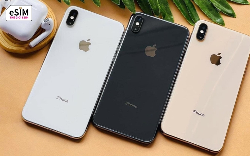iPhone Xs hỗ trợ eSIM quốc tế, dễ dàng quét mã QR dùng data du lịch tiết kiệm.
